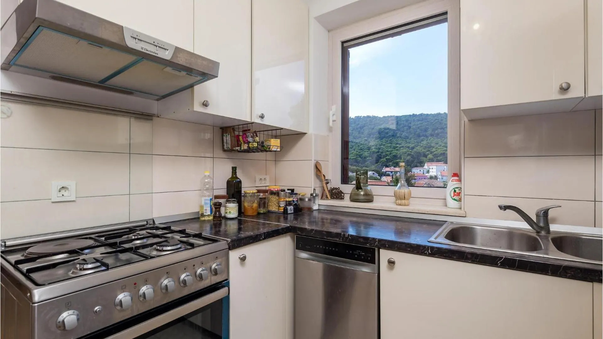 Cozy Apartment In Veli Losinj With Wifi